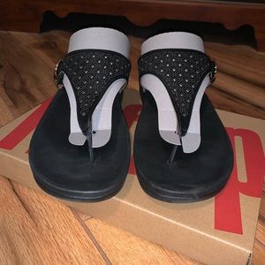 Fit Flop Skinny Toe Post Latticed Sandal